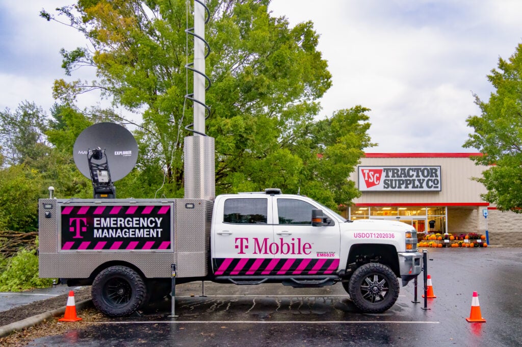 A mobile365 SatCOLT provides connectivity for the community at Tractor Supply in Asheville, NC.